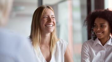 SAM helpt leidinggevenden om een goed gesprek te voeren met een medewerker. Een gesprek dat houdt snijdt en aan 2 kanten goed voelt. In de workshop ‘het goede gesprek’ krijg je inzicht in de mogelijkheden en valkuilen van een goed gesprek en oefen je hier