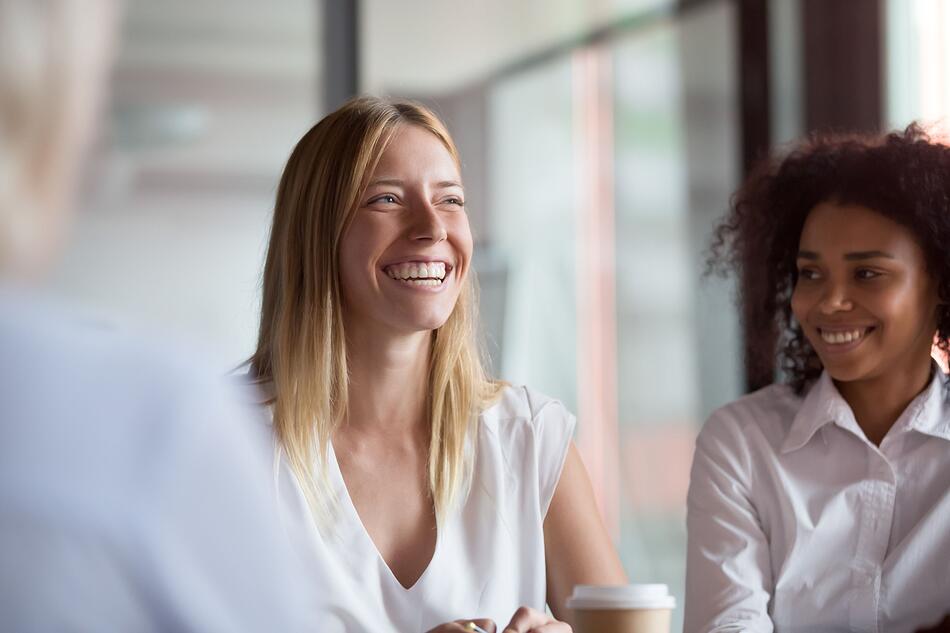 SAM helpt leidinggevenden om een goed gesprek te voeren met een medewerker. Een gesprek dat houdt snijdt en aan 2 kanten goed voelt. In de workshop ‘het goede gesprek’ krijg je inzicht in de mogelijkheden en valkuilen van een goed gesprek en oefen je hier